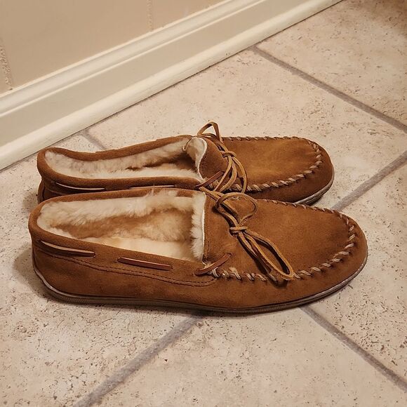 Minnetonka Men's Tan Pile Lined Hardsole Outdoor Slippers Size 12 - Picture 1 of 9